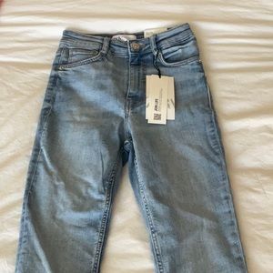 Zara high-rise ankle-length jeans size 34 US 2. NWT